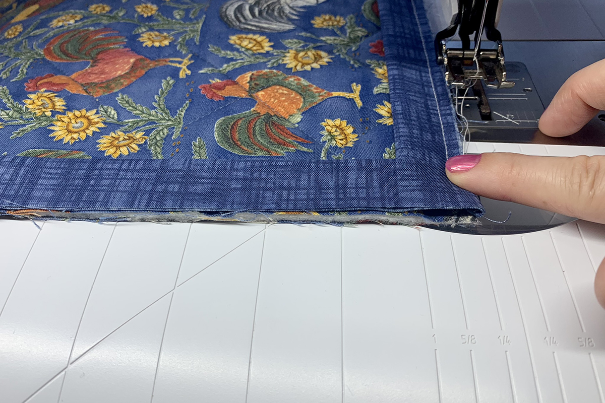 Lap_Seam_Bindfing_07_Fold_Down_Binding_BERNINA_WeAllSew_Blog_1200x800px