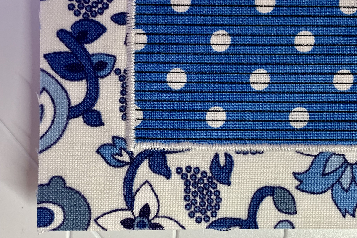 Machine_Applique_3_Ways_23_satin_stitch_corner_BERNINA_WeAllSew_Blog_1200x800px