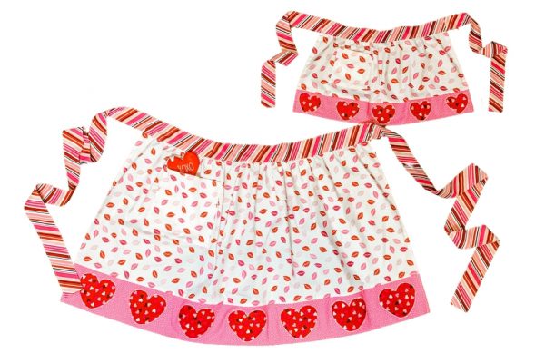 Mommy-and-Me-Valentine-Aprons-Sharon-Sews-BERNINA-600x400