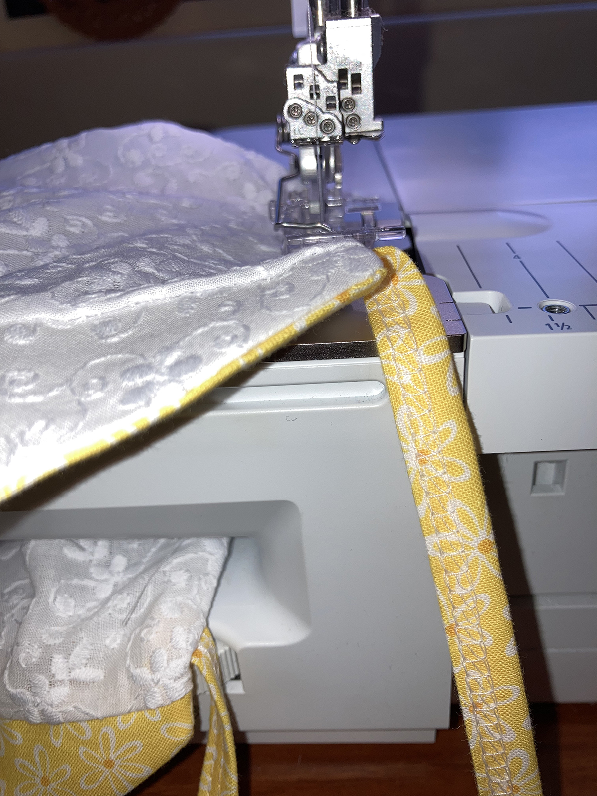 Sun_Bonnet_20_Free_Arm_Serger_Sunbonnet_WAS_BERNINA_WeAllSew_Blog_1200x1600px