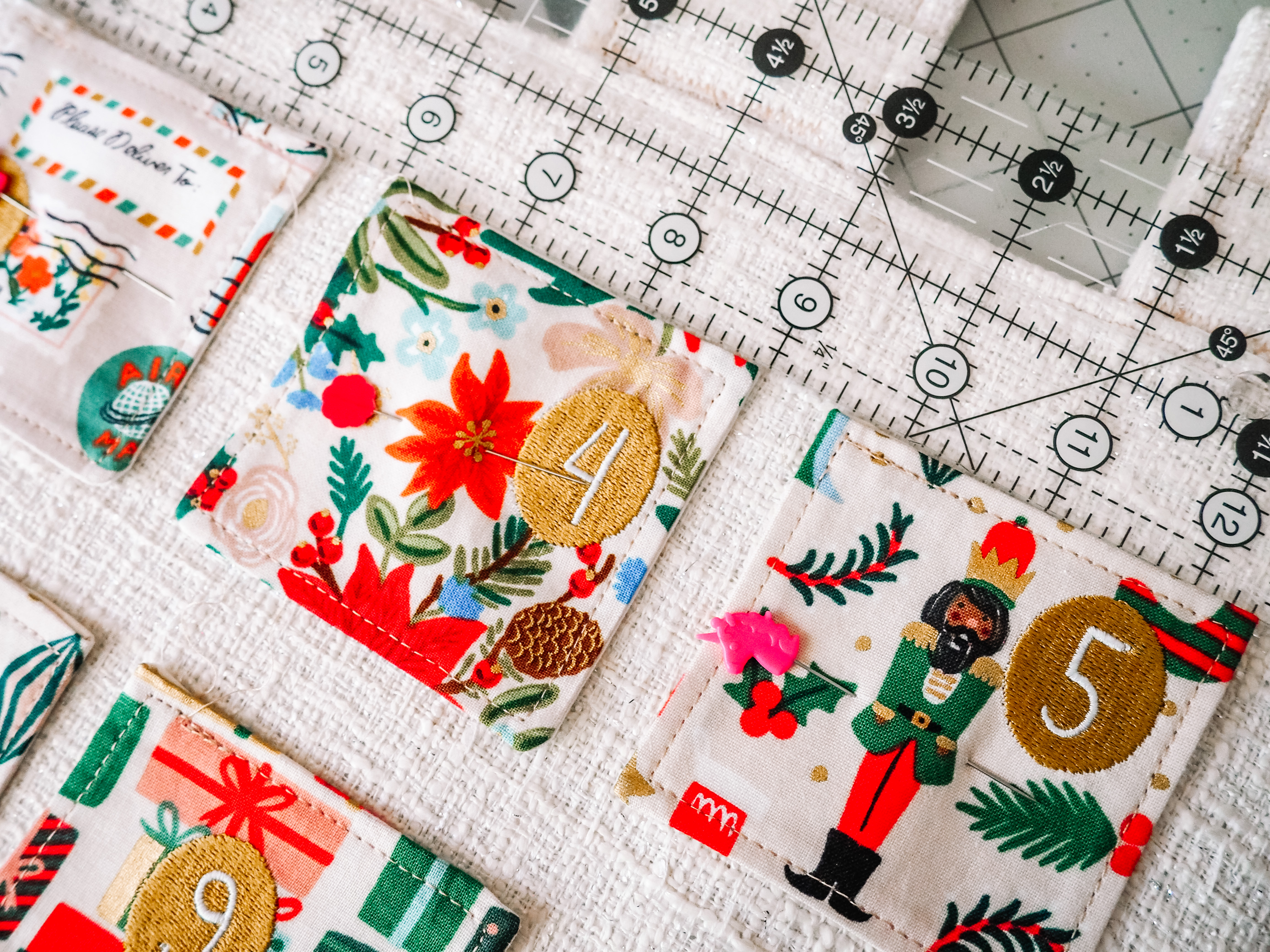 BERNINA WeAllSew Christmas Countdown Arrange Pockets