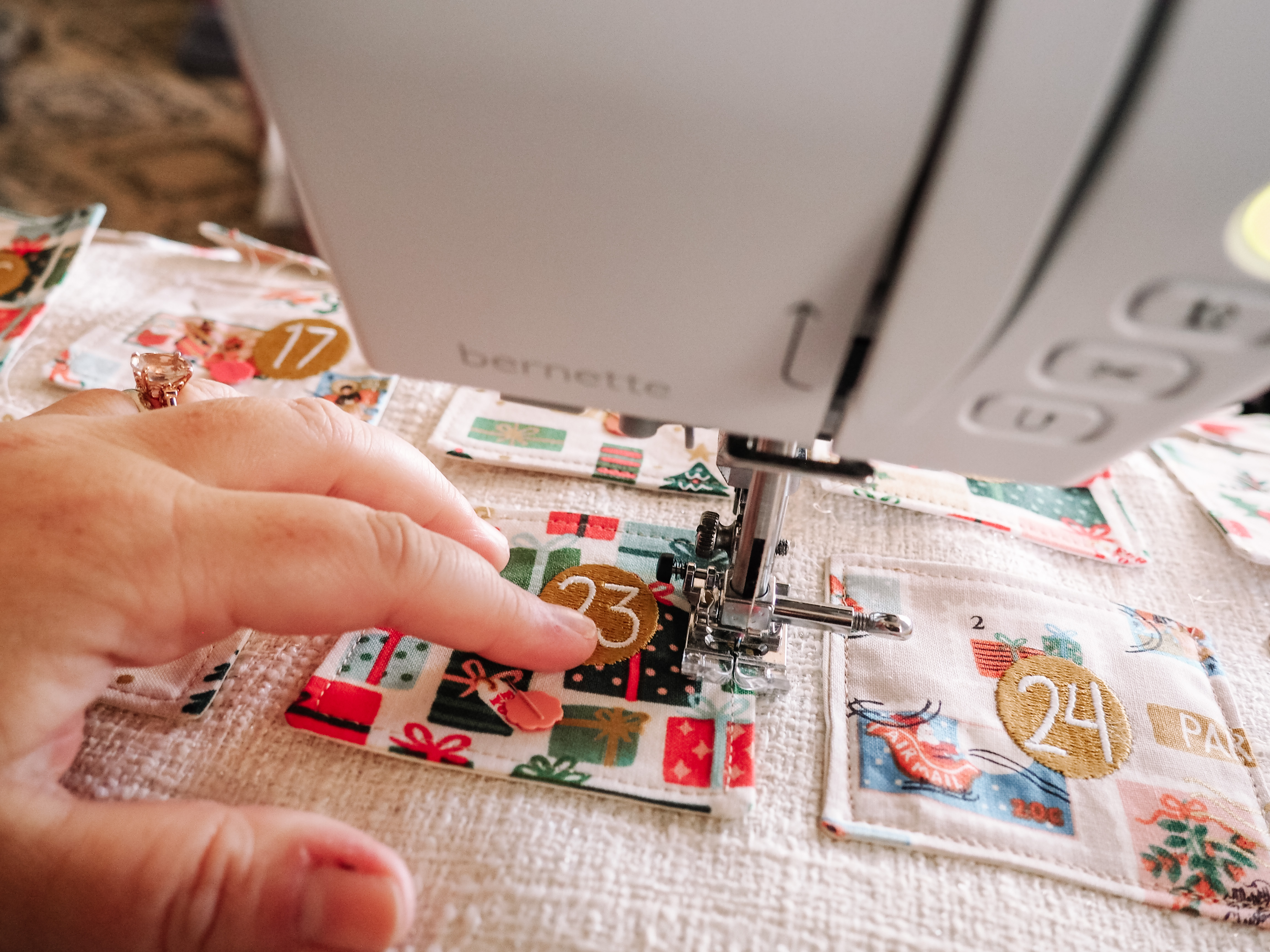 BERNINA WeAllSew Christmas Countdown Attach Pockets