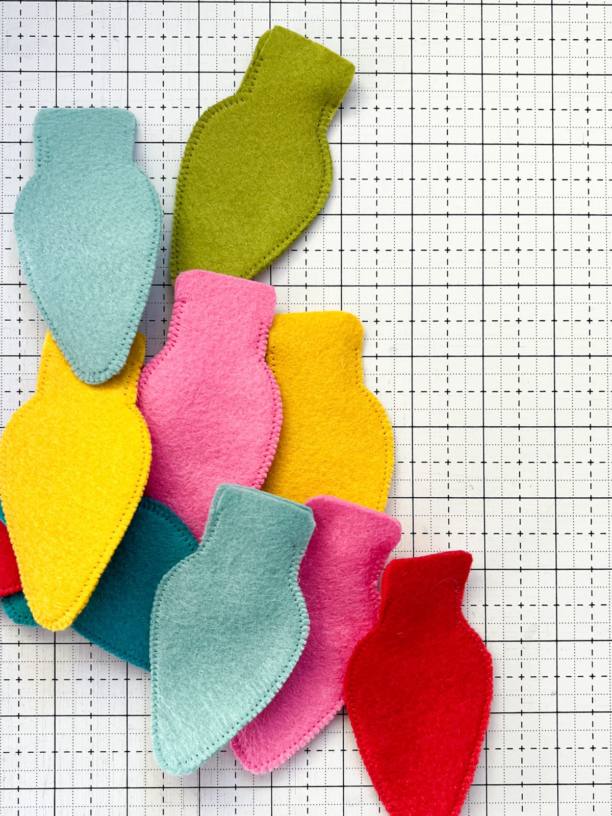 Felt Bulb Garland Tutorial - bulbs with stitching