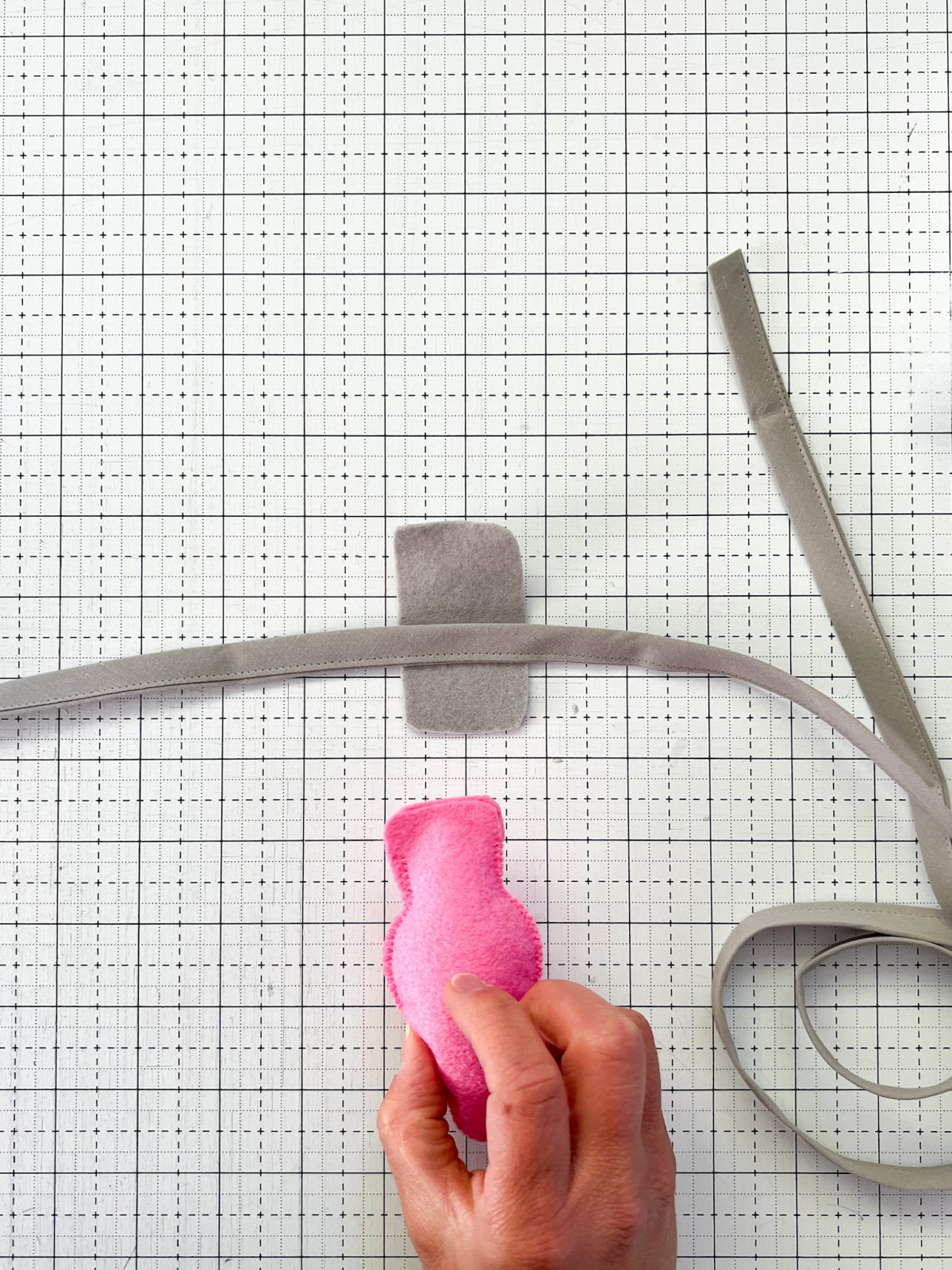 Felt Bulb Garland Tutorial - place bulb topper