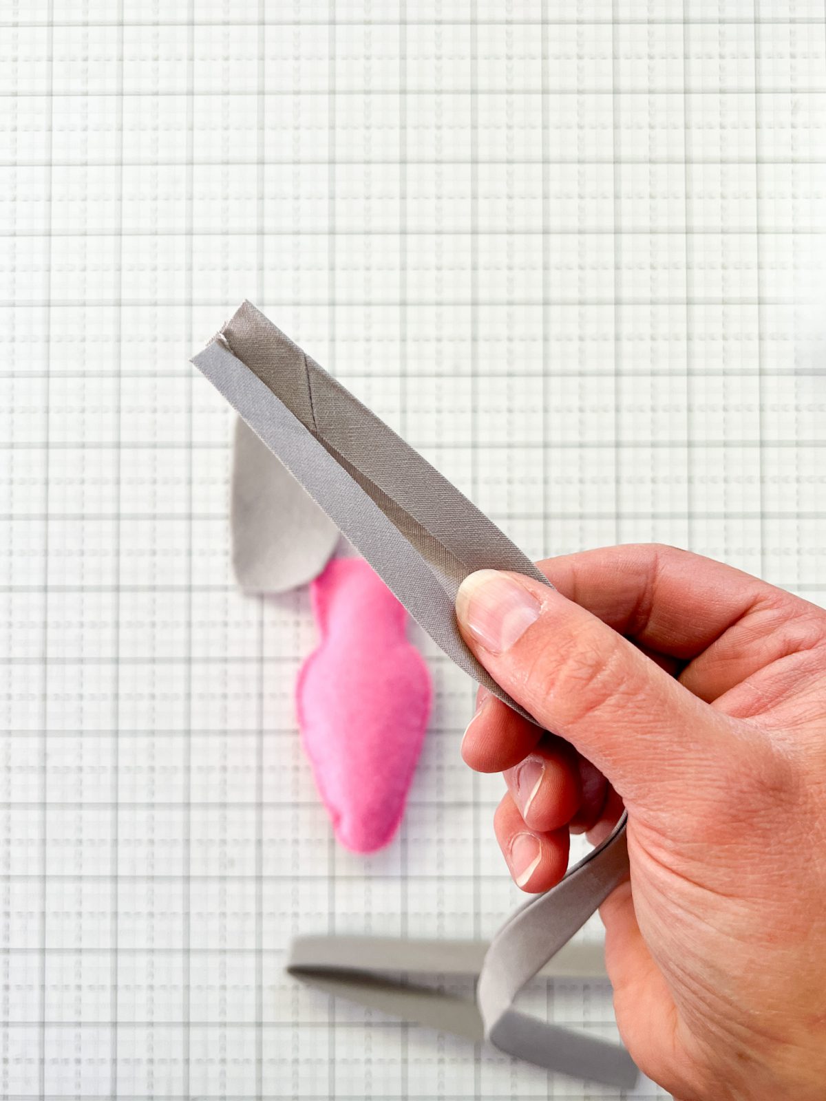 Felt Bulb Garland Tutorial - open bias tape