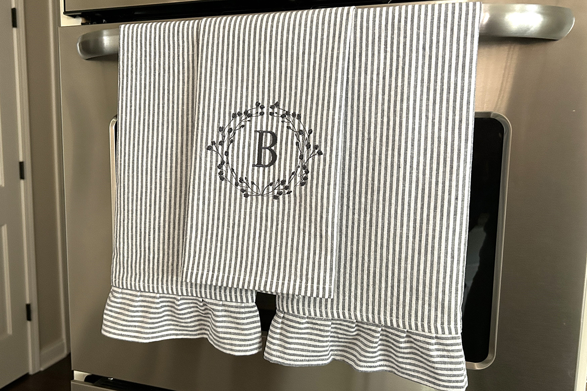 Modern_Farmhouse_Kitchen_Towels_01a_beauty_shot_BERNINA_WeAllSew_Blog_1200x800px