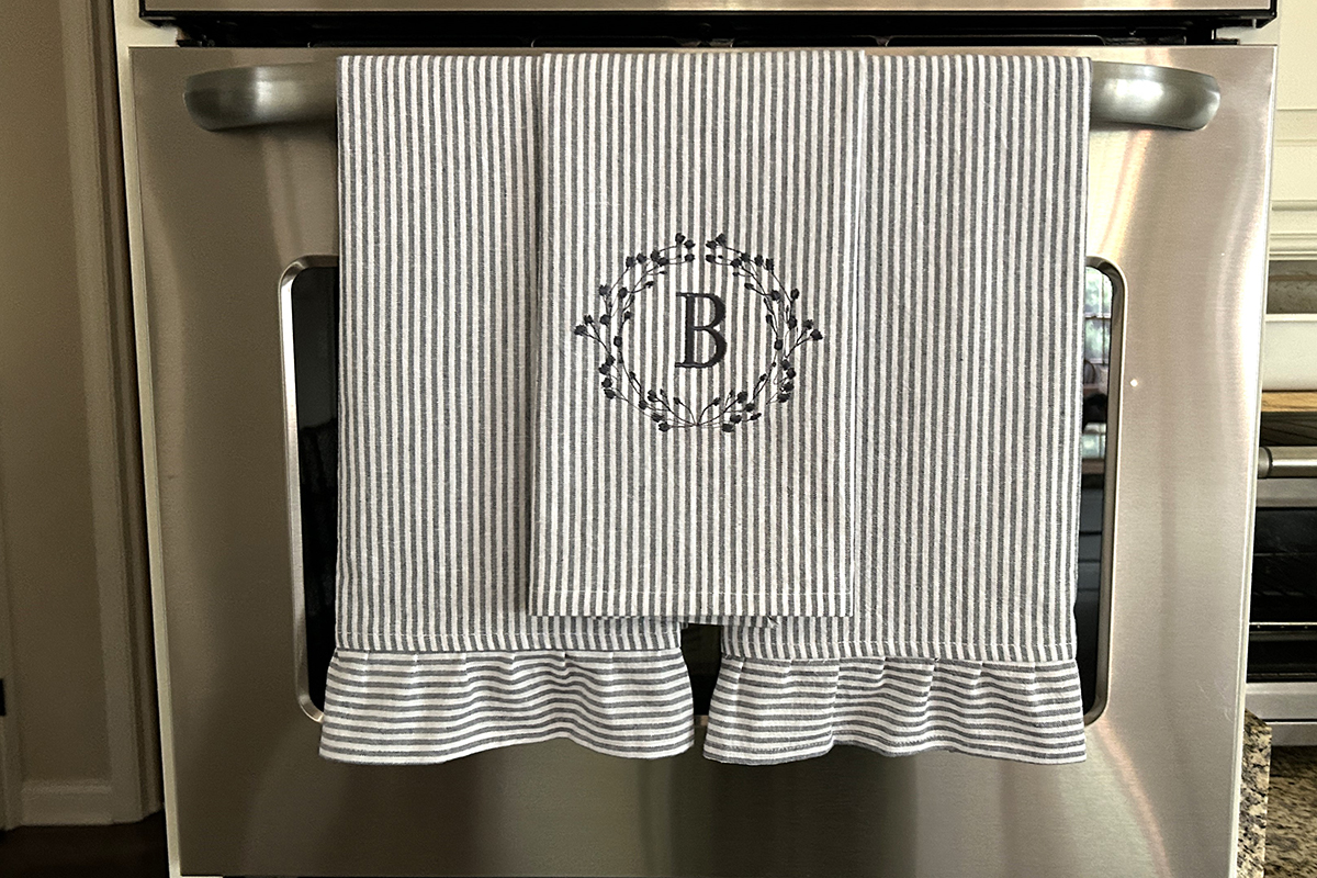 Modern_Farmhouse_Kitchen_Towels_01b_beauty_shot_BERNINA_WeAllSew_Blog_1200x800px