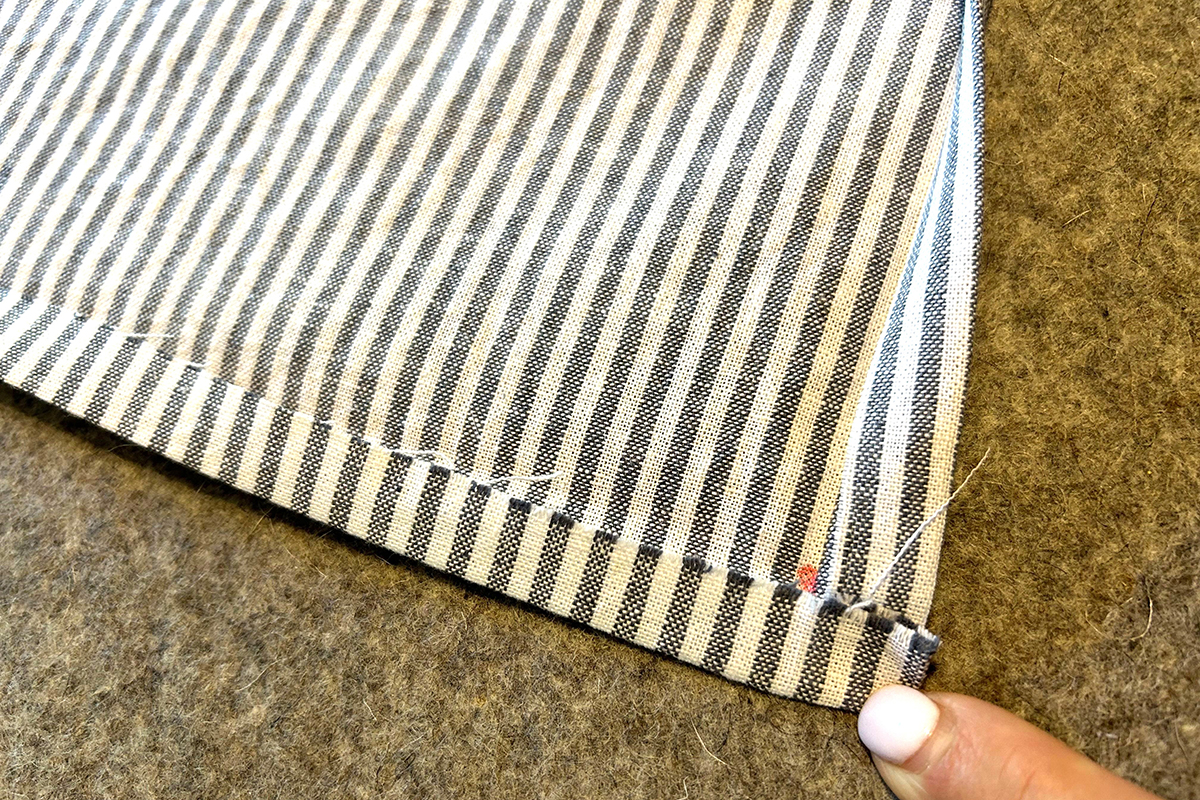 Modern_Farmhouse_Kitchen_Towels_06_single_fold_at_corner_BERNINA_WeAllSew_Blog_1200x800px