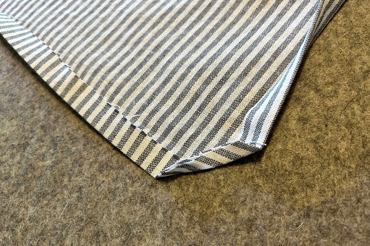 Modern_Farmhouse_Kitchen_Towels_09_trim_corner_BERNINA_WeAllSew_Blog_1200x800px