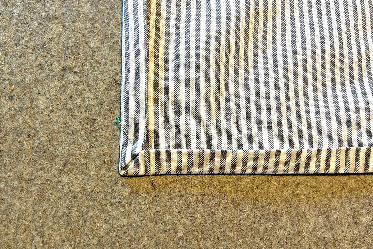 Modern_Farmhouse_Kitchen_Towels_11_pinned_miter_corner_BERNINA_WeAllSew_Blog_1200x800px