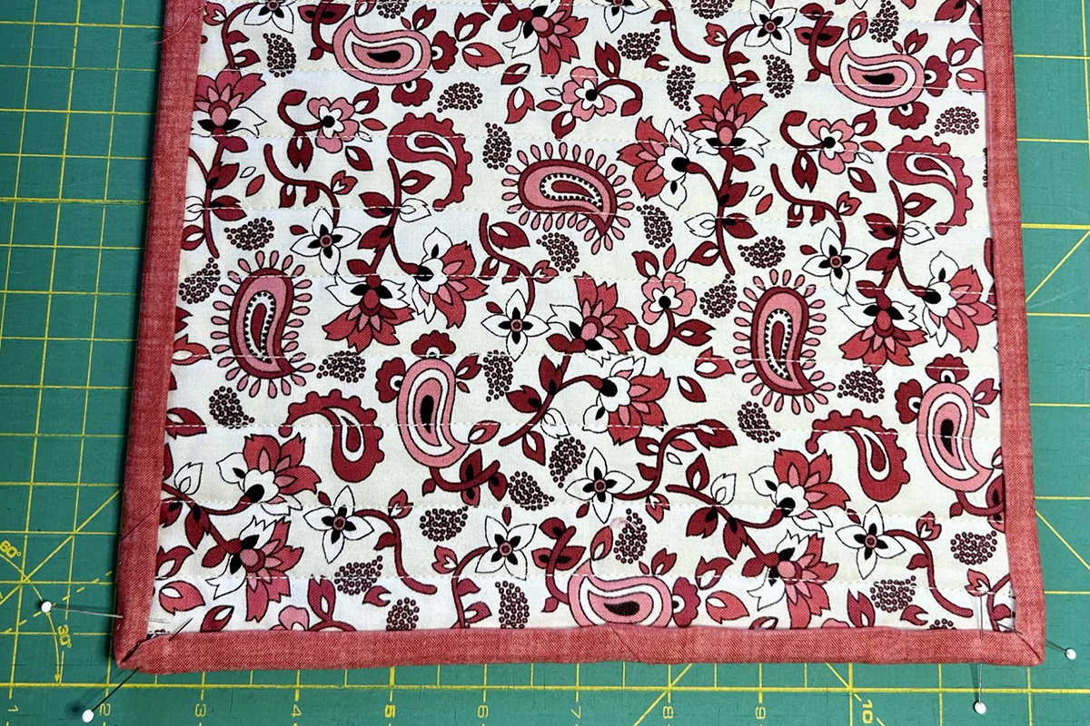 Blindstitch_Binding_06_Pinning_BERNINA_WeAllSew_Blog_1200x800px