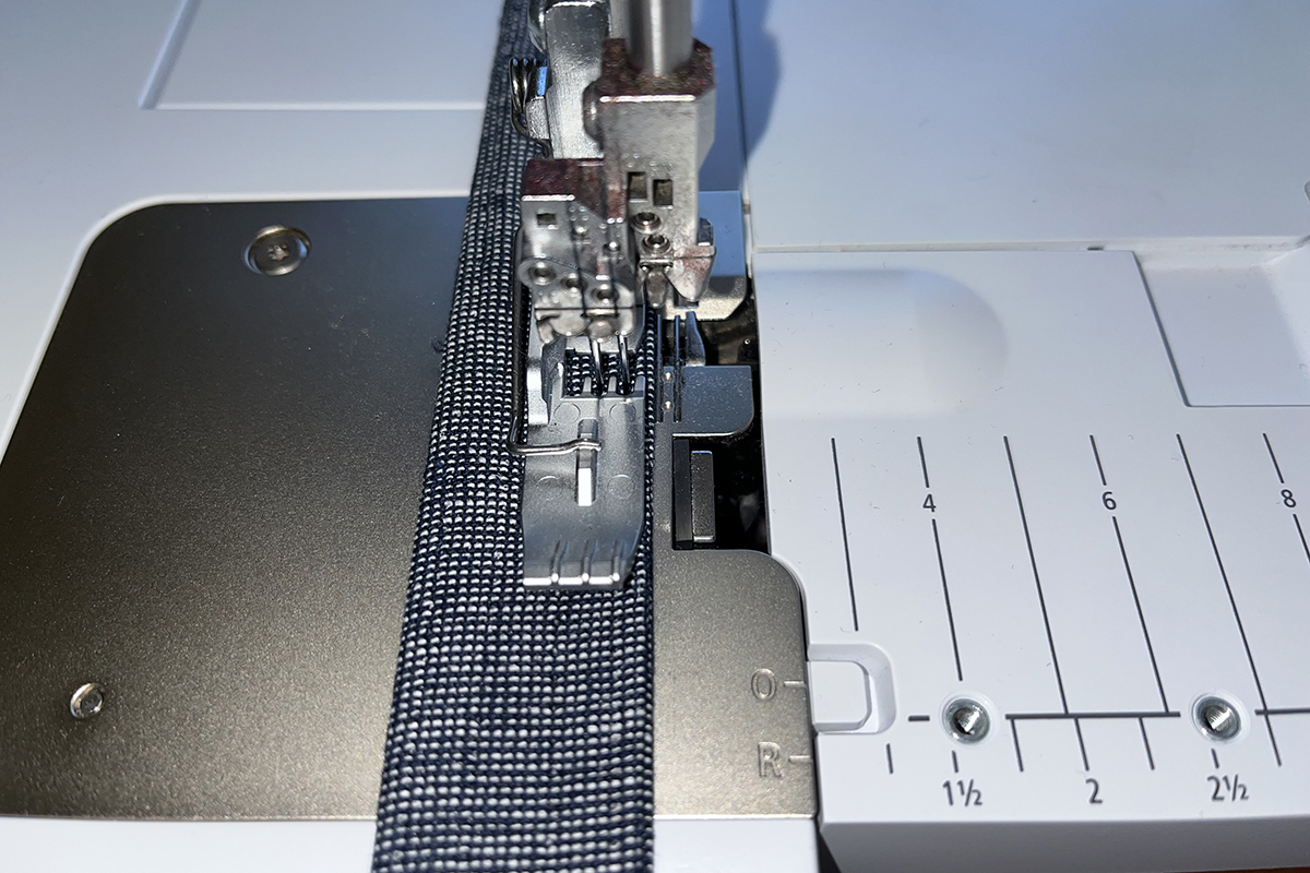 Decorative_Thread_Overlocker_09_Stitch_Handle_Dec_Thr_Double_Time_WAS_BERNINA_WeAllSew_Blog_1200x800px