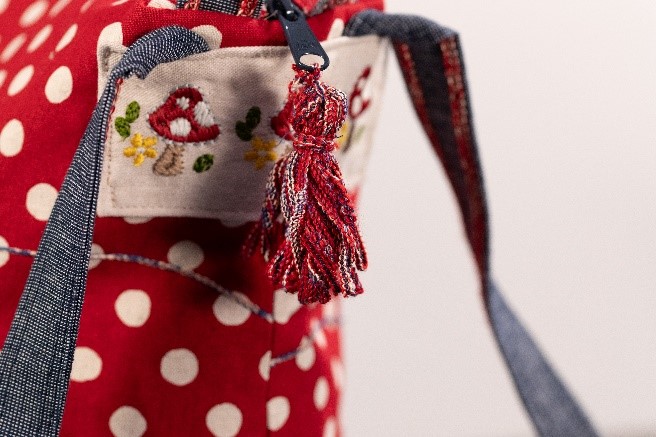 Decorative_Thread_Overlocker_21_Tassel_Dec_Thr_Double_Time_WAS_BERNINA_WeAllSew_Blog_1200x800px.jpg