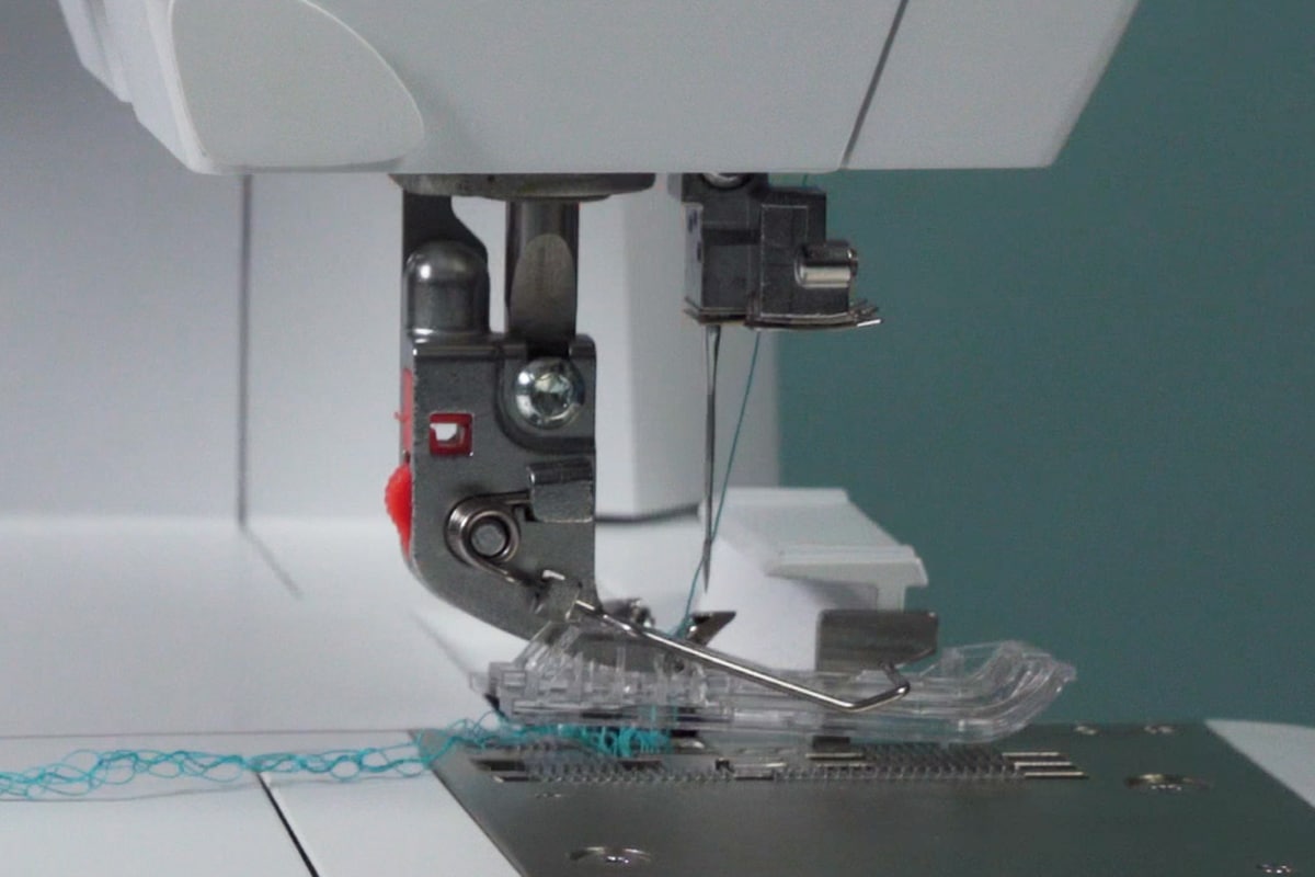 side view of a piping foot attached to the BERNINA L 890