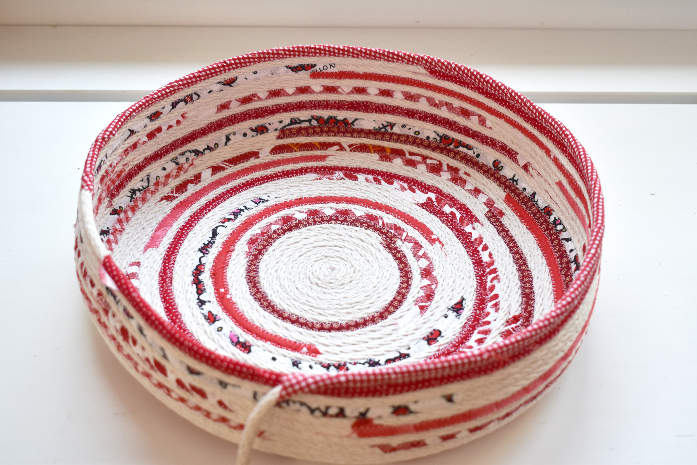 DIY Rope Cat Basket by Erika Mulvenna