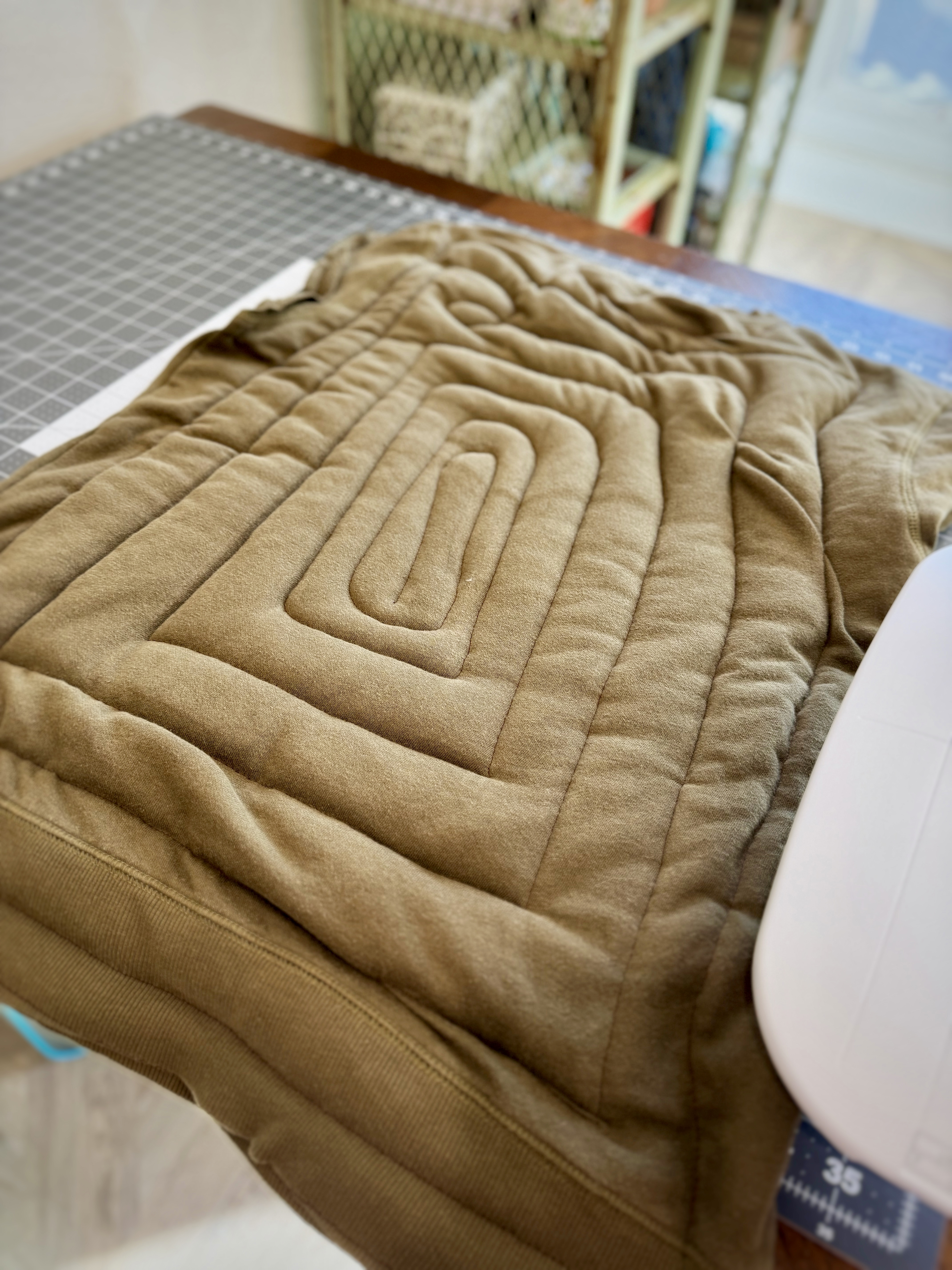 Spiral quilting on easy warming pet bed