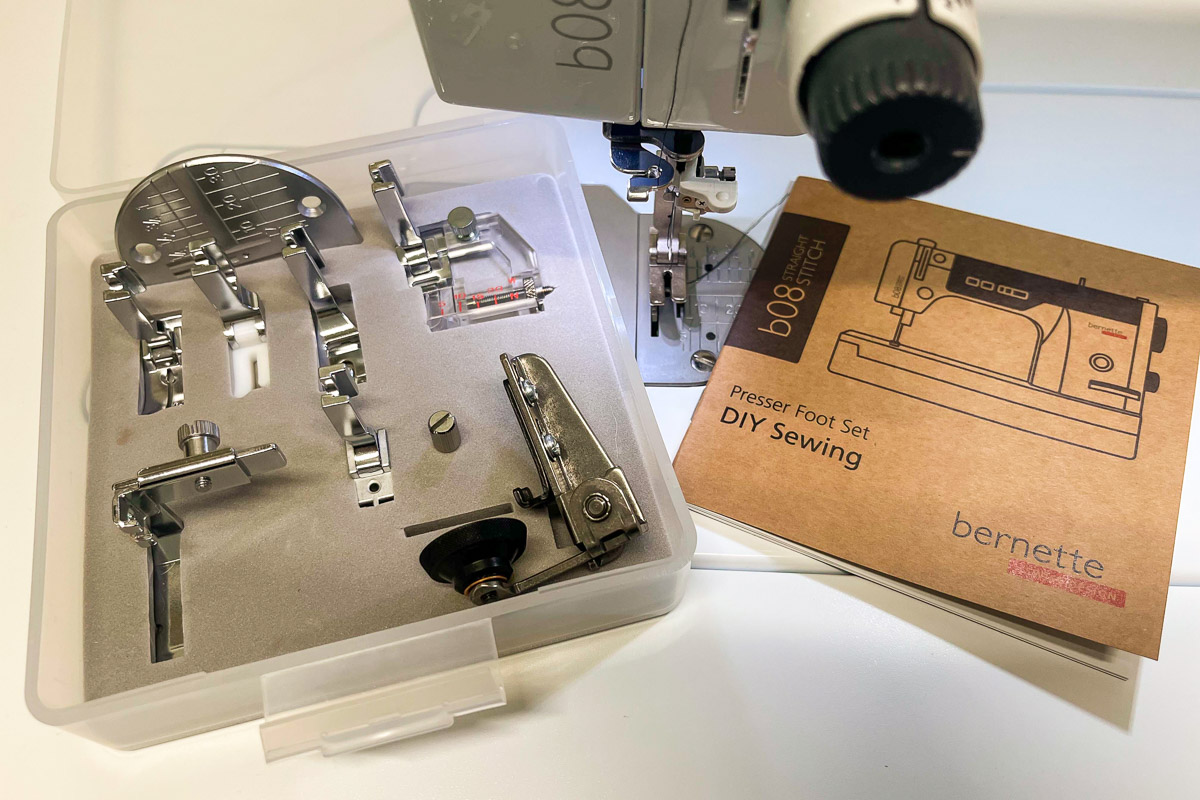 Image of all presser feet included in the b08 DIY Sewing Presser Foot Kit