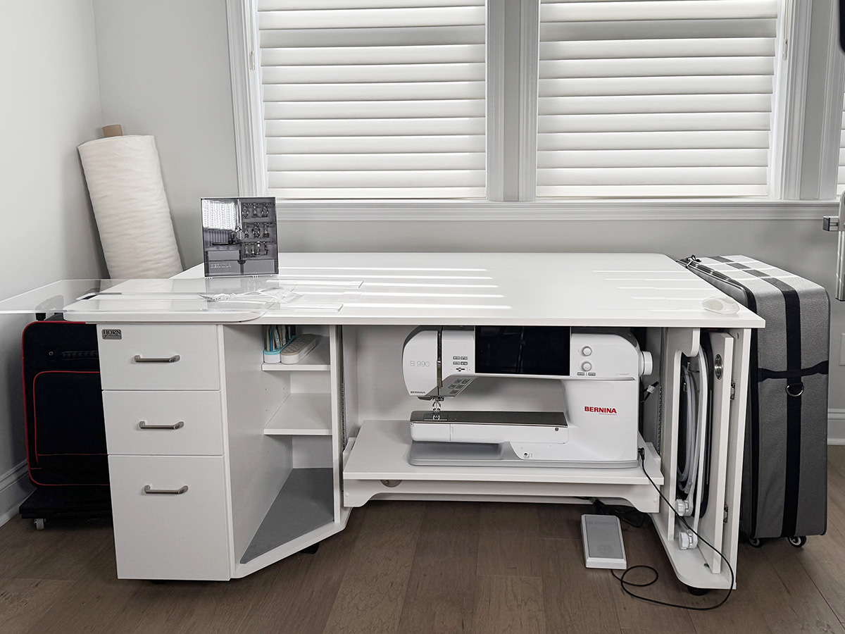 The hydraulic lift allows me to store my B 990 under the cabinet's surface. Sometimes my BERNINA L 890 Serger makes a guest appearance on top!