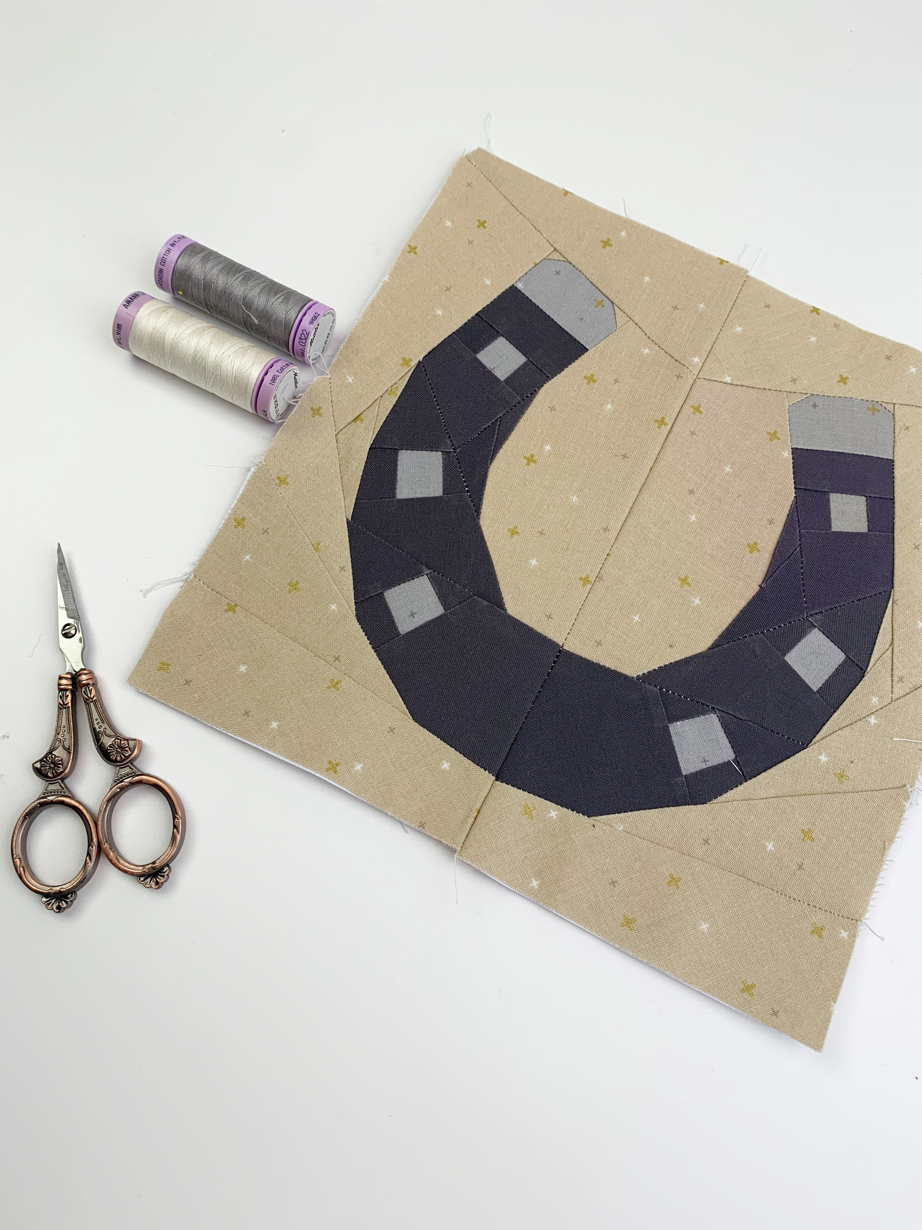 horseshoe quilt block pattern by Joe June and Mae
