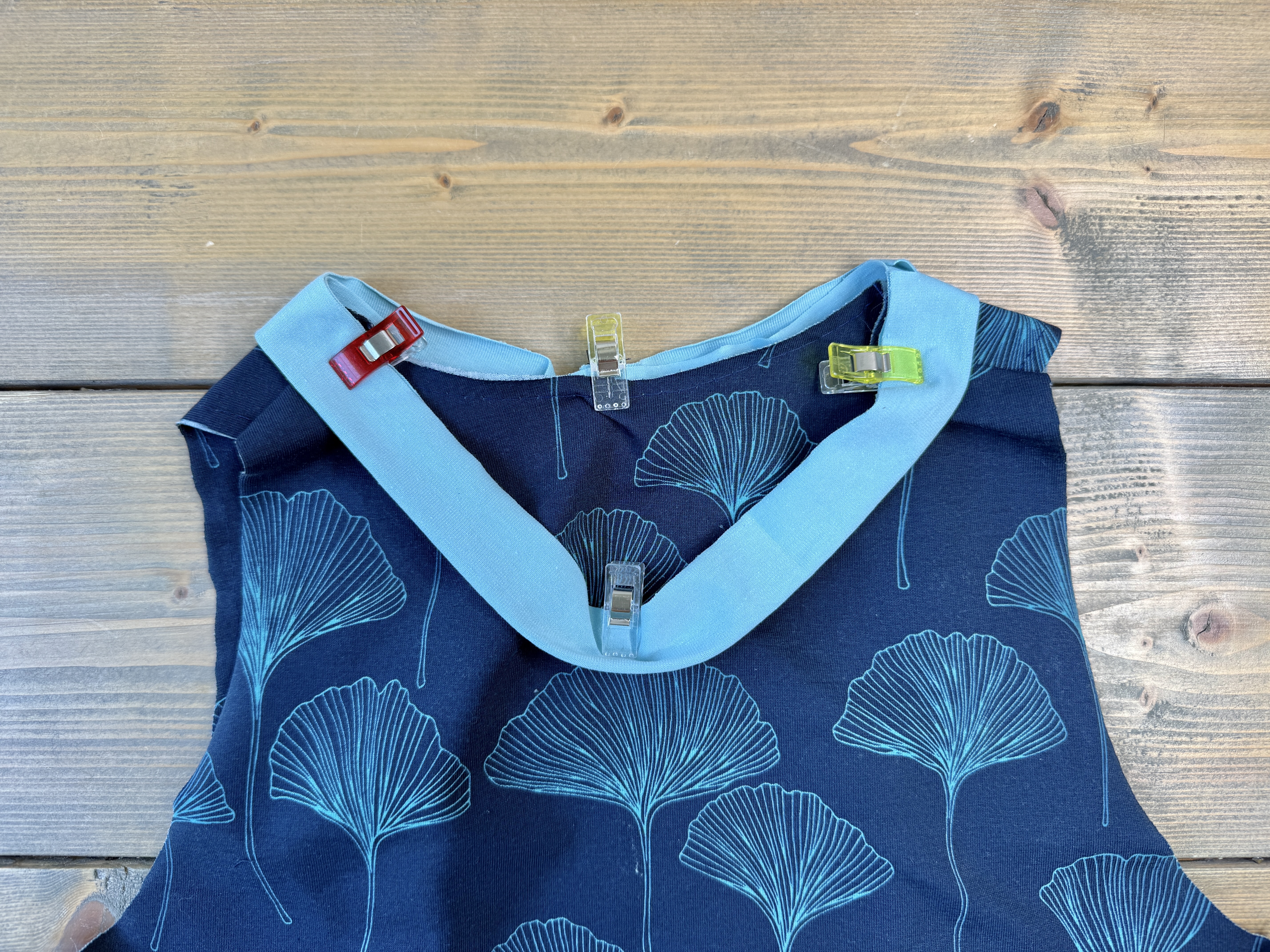 neckline